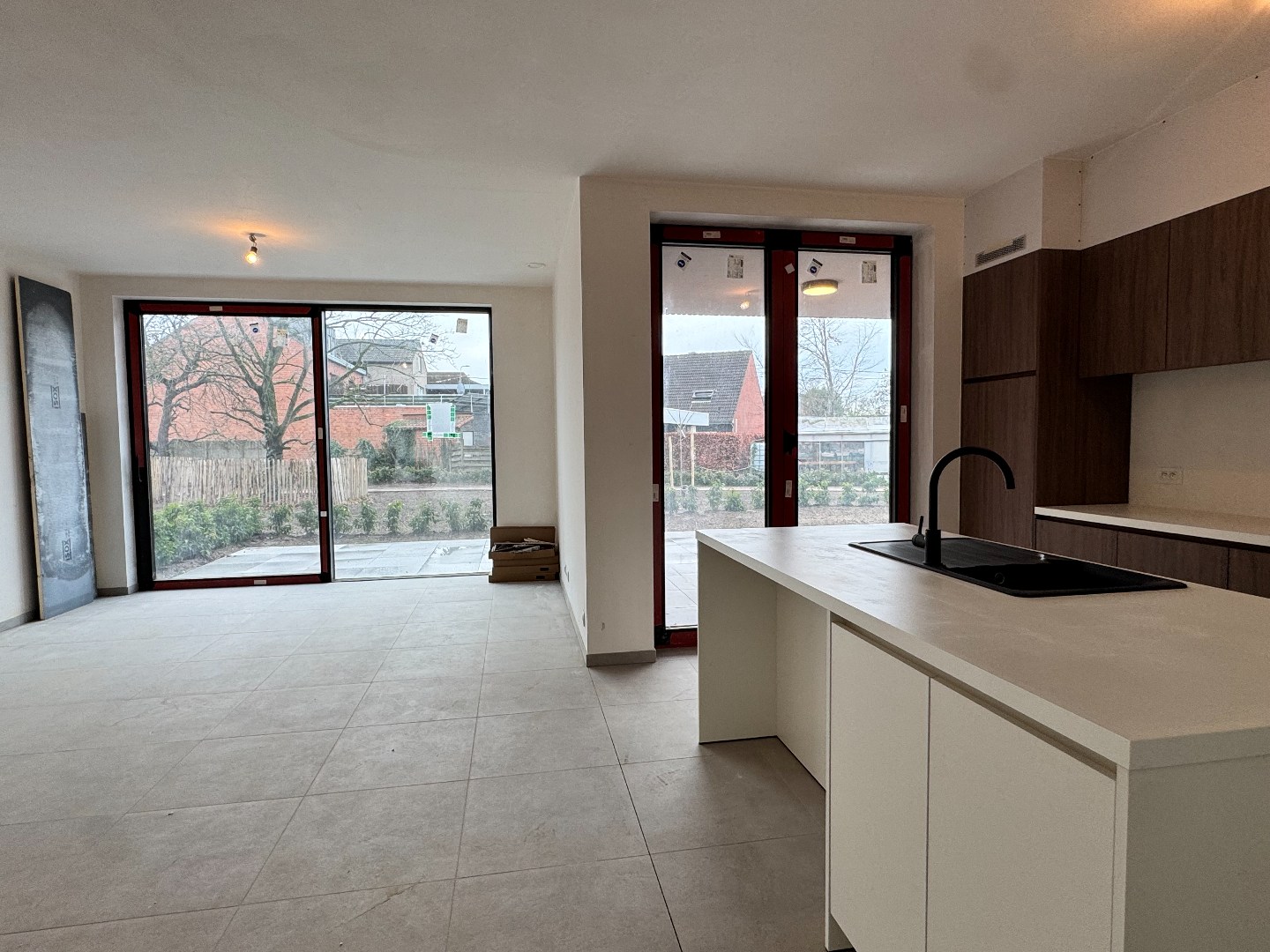 Nieuwbouwappartement met twee slaapkamers, tuin en ondergrondse autostaanplaats te koop in Zulte 