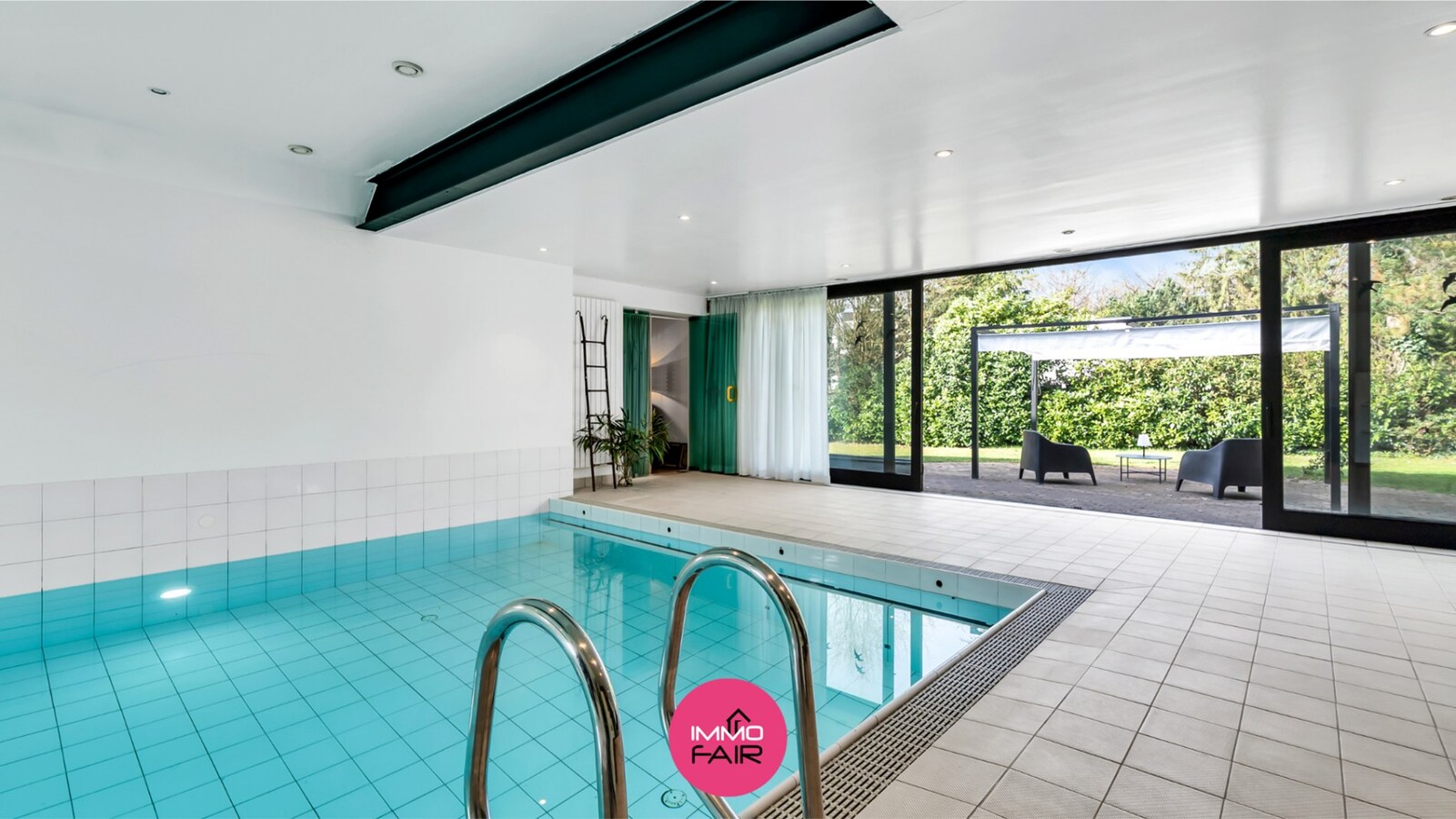 Exclusieve, karaktervolle villa met authentieke elementen in rustige, bosrijke omgeving 