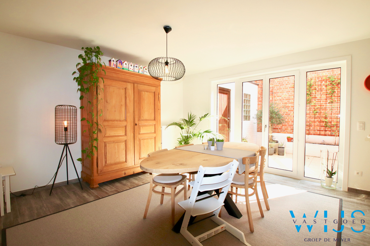 Toffe instapklare woning in hartje Eeklo ! 