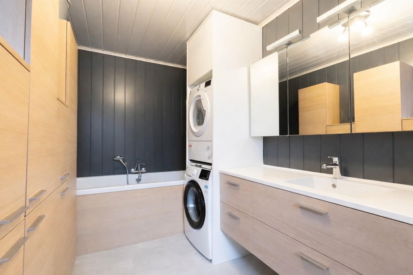 Magnifique double maison de Ville avec DOUBLE GARAGE et Jardin Aménagé 