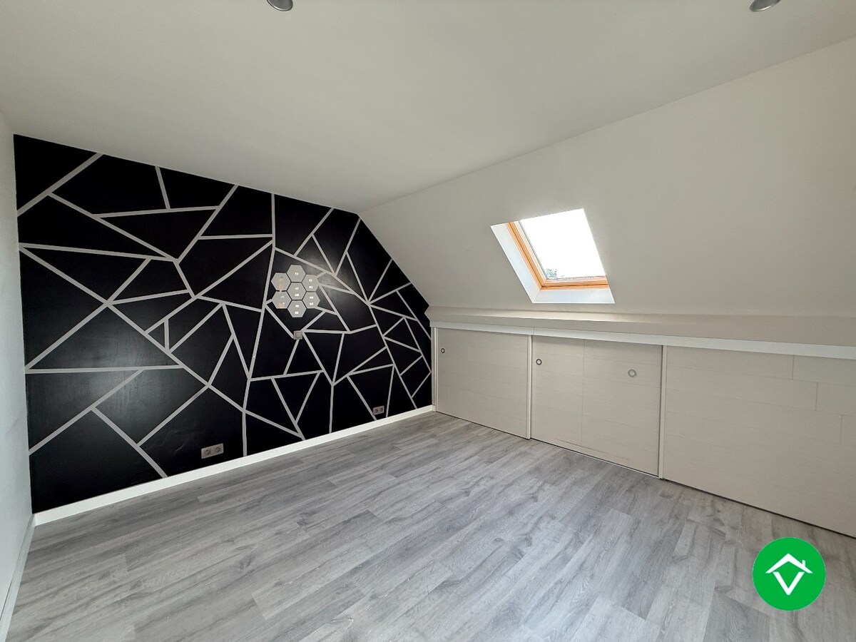 Ruime woning met 5 slaapkamers te Zwevezele 