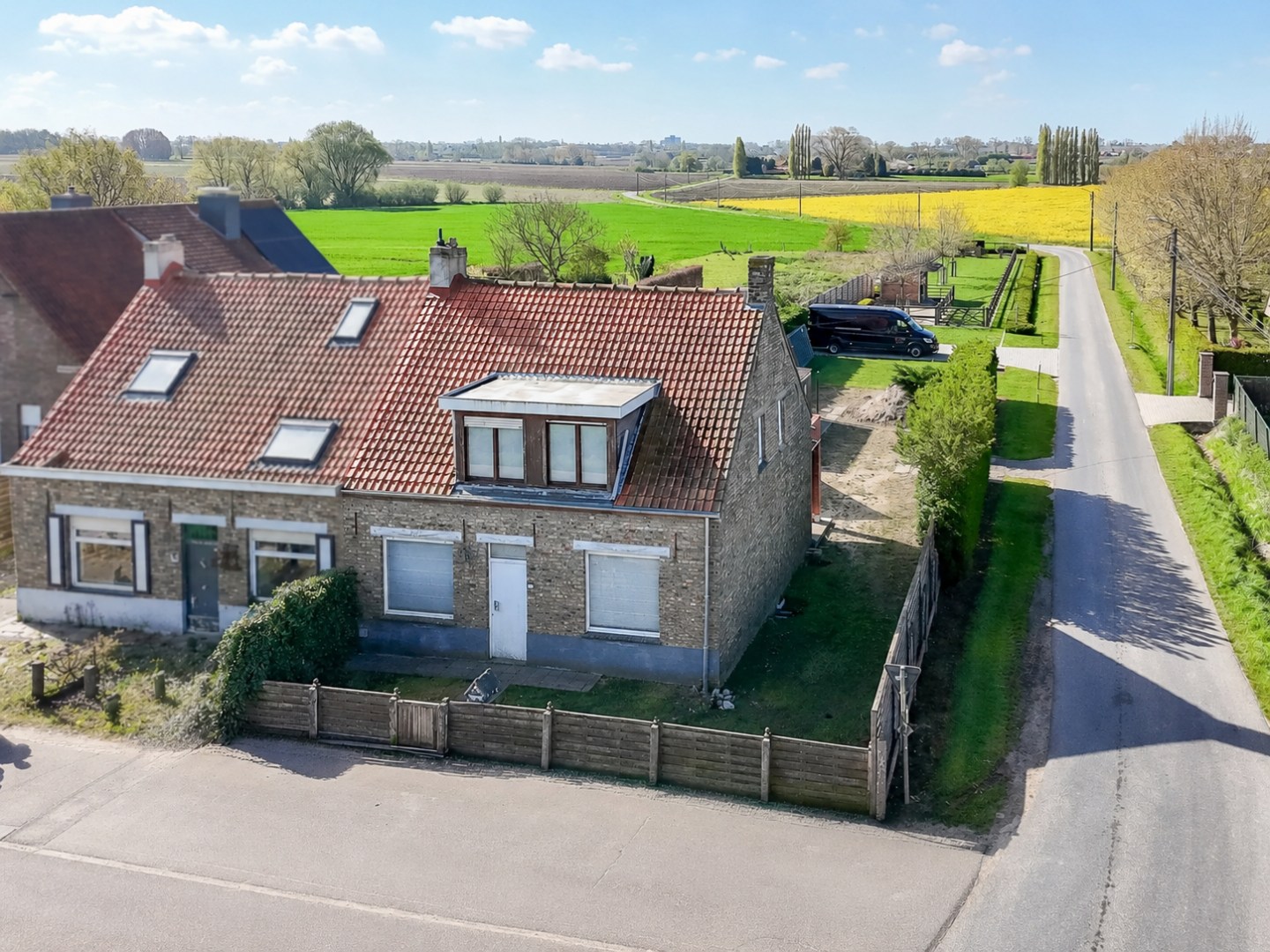 Ruwbouwwoning met tal van mogelijkheden in rustige ligging te Kortemark! 