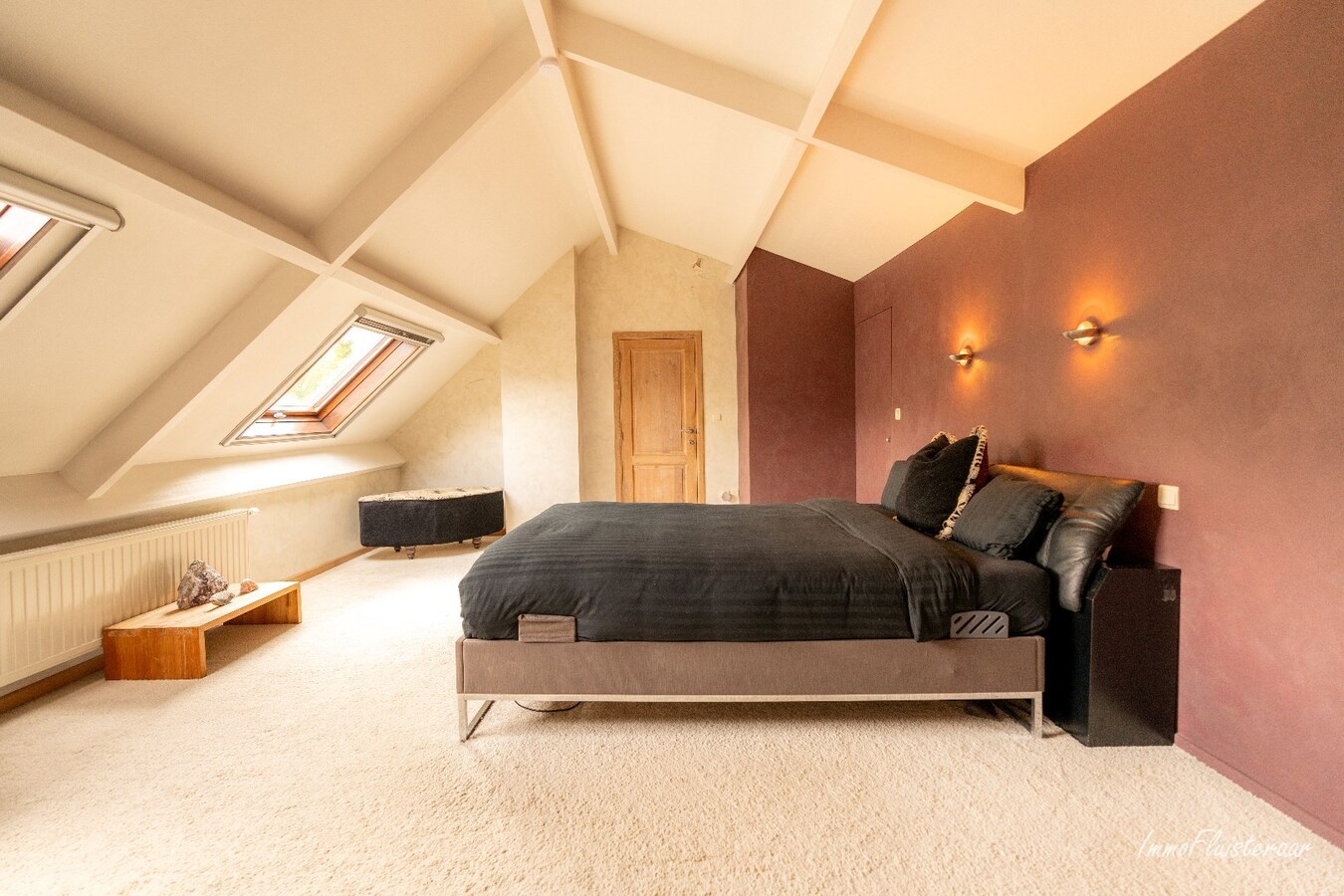 Prachtige villa met hippische accommodatie en binnenpiste op ca. 2ha te Paal 