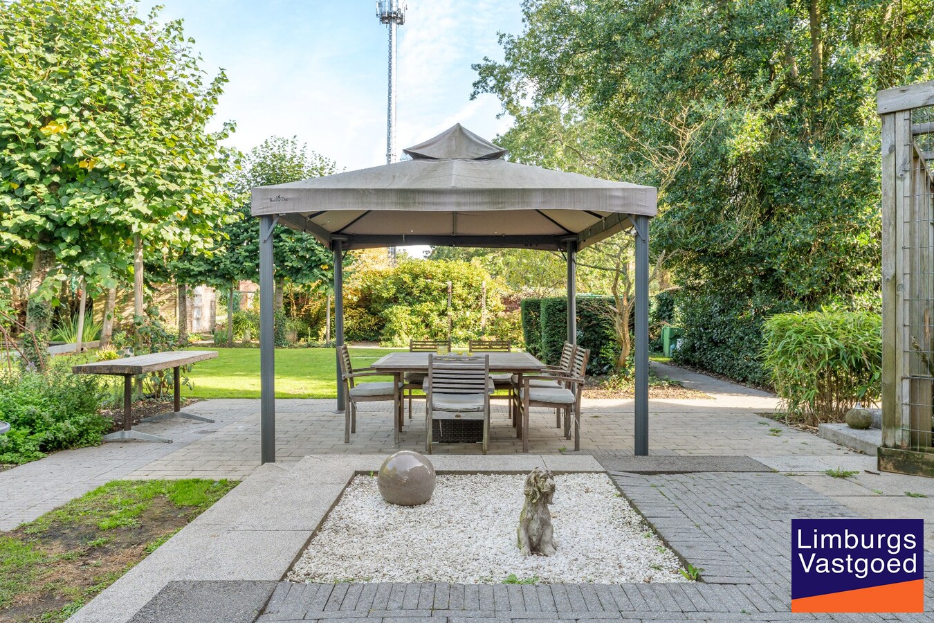 Centraal gelegen woning, 4 slpk, 180 m² bewoonbare oppervlakte, 9a 99ca 