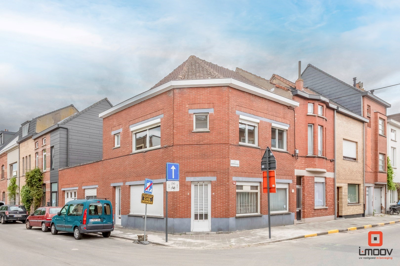 Te renoveren woning met enorm potentieel en uitstekende locatie in Sint-Amandsberg 