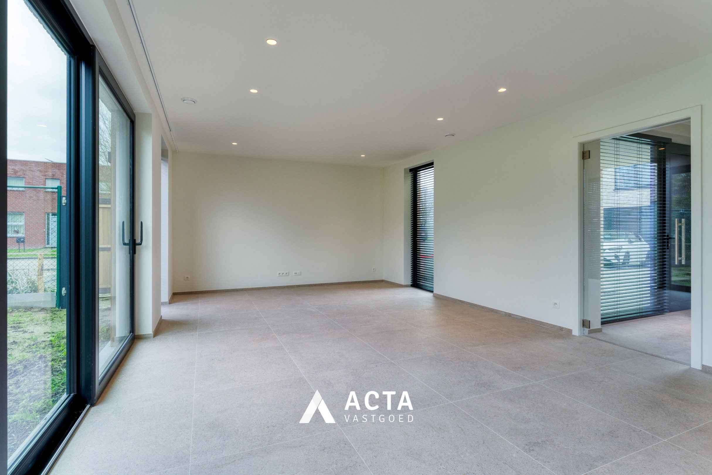 Nieuwbouwwoning met drie slaapkamers en tuin in hartje Mariakerke! 