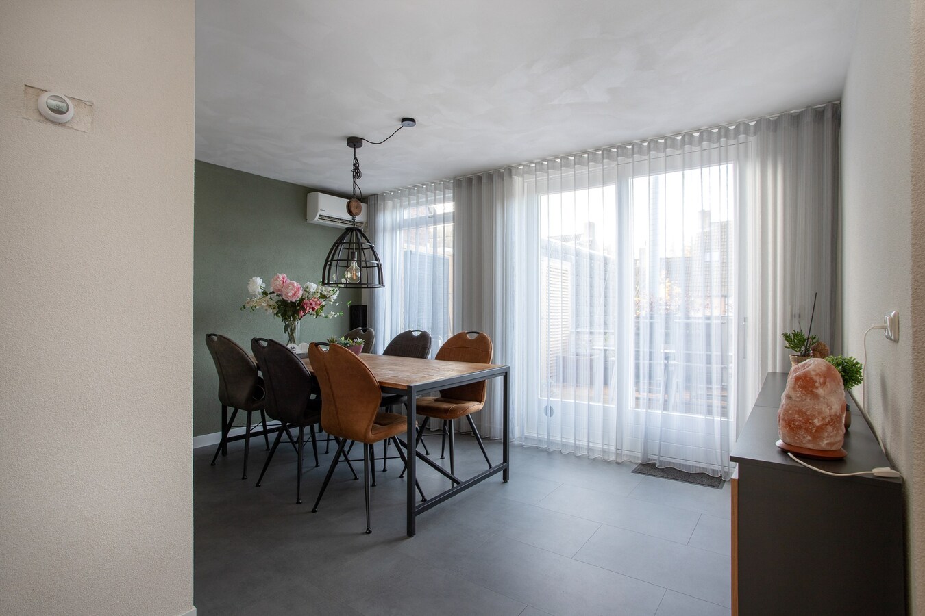 Moderne en instapklare bovenwoning in het hart van Hapert – met dakterras en energielabel A. 