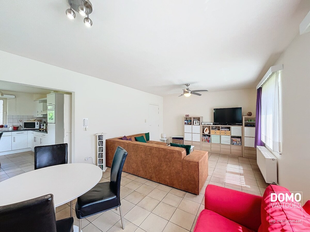 GELIJKVLOERS APPARTEMENT MET TUIN EN GARAGEBOX GELEGEN TE TUILT  (KURINGEN) 