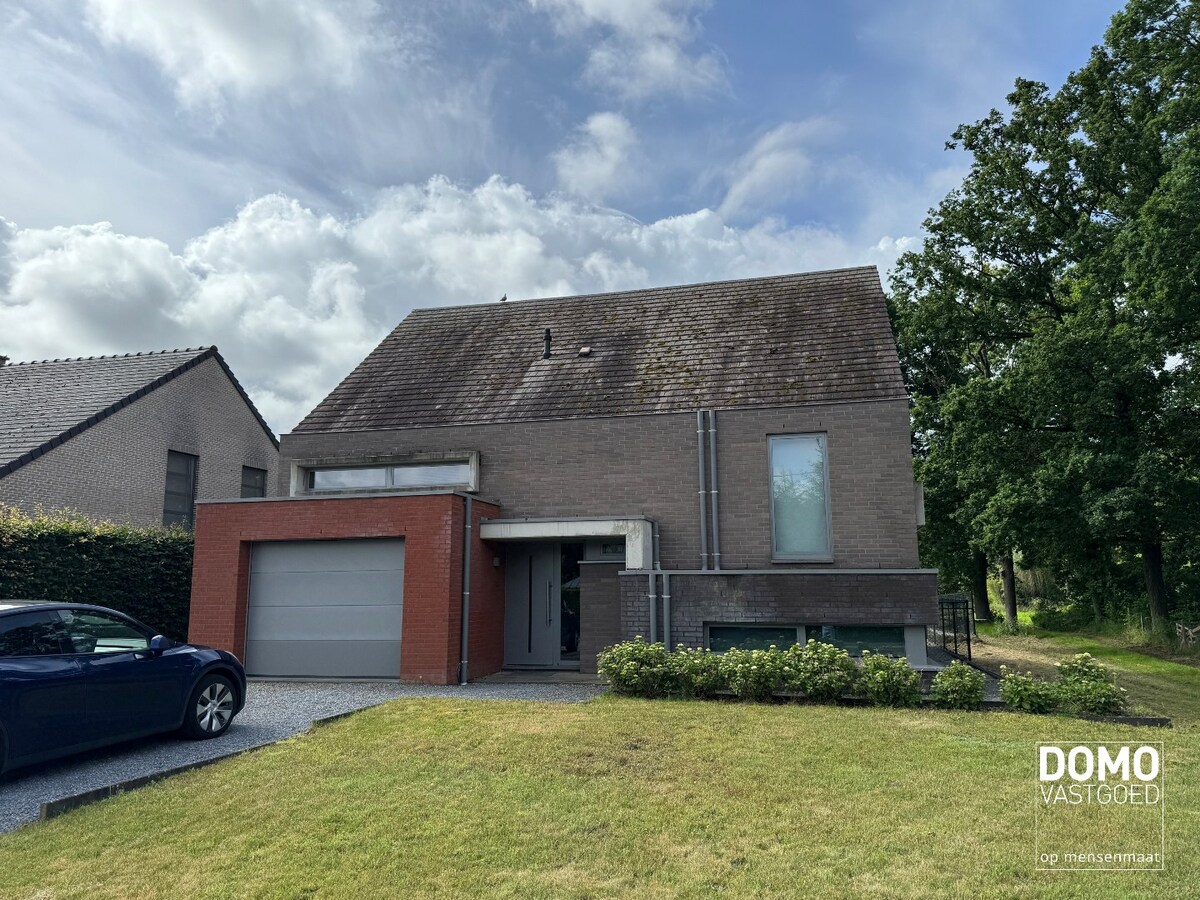 PRACHTIGE VILLA MET 3 SLAAPKAMERS, INPANDIGE GARAGE EN RUIME TUIN IN BOLDERBERG 