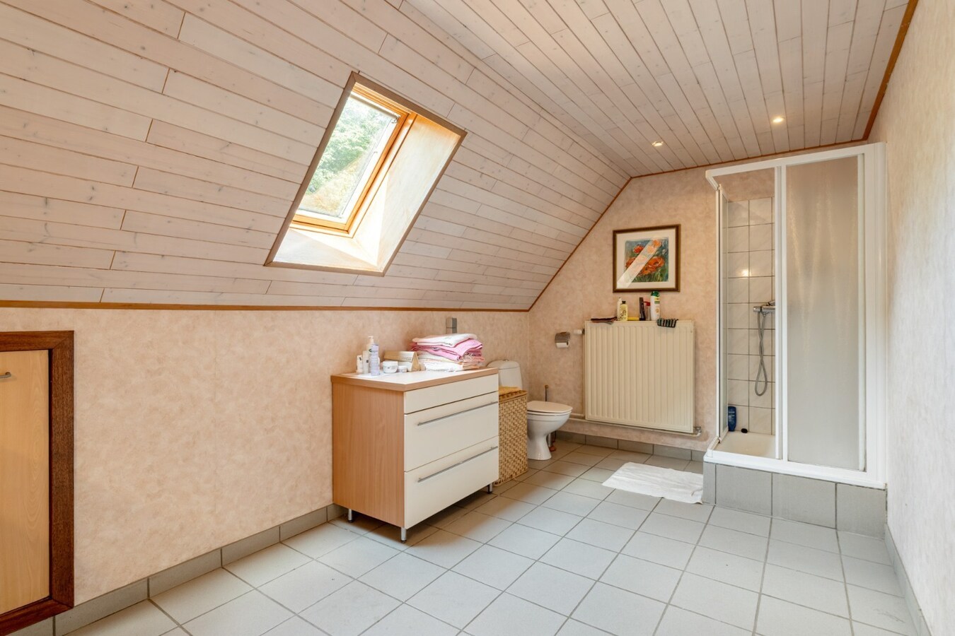 Ruim, karaktervol landhuis met parkachtige tuin op perceel van 16a29ca. 