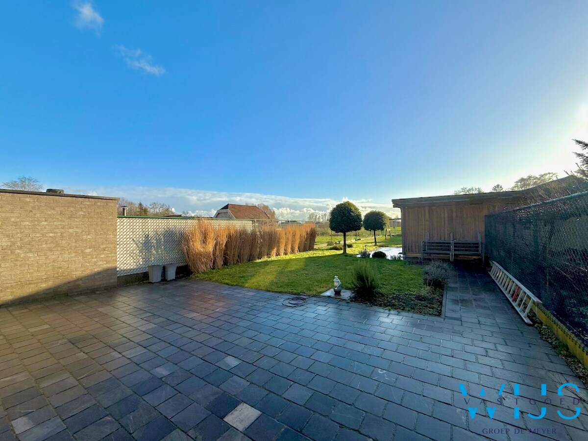 INSTAPKLAAR woonhuis met ZUIDgerichte tuin te Boekhoute ! 