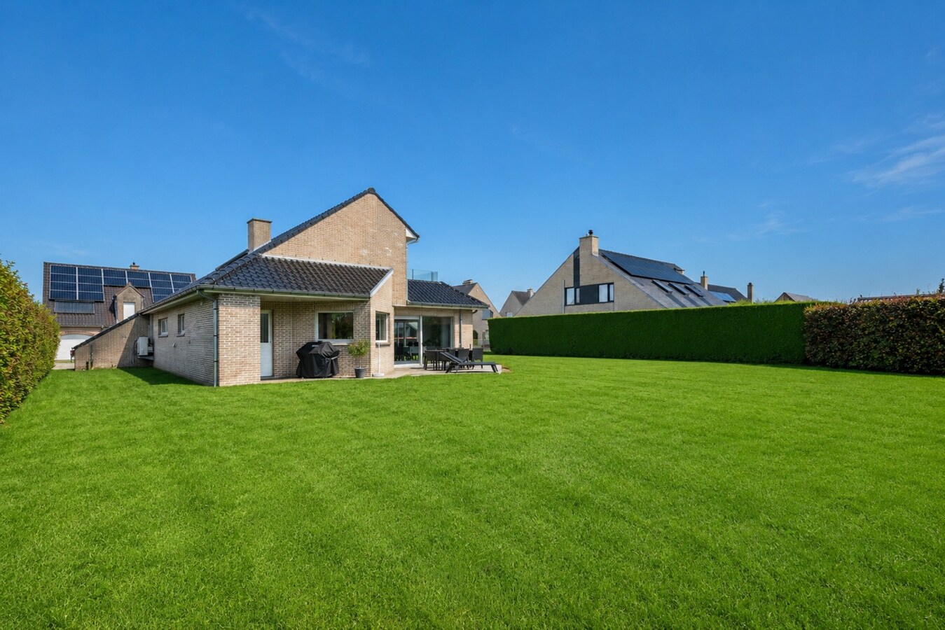 Charmante, instapklare alleenstaande villa in rustige en mooie woonwijk 