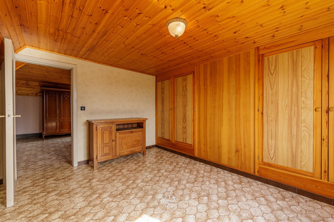 Landelijke woning - te renoveren. 