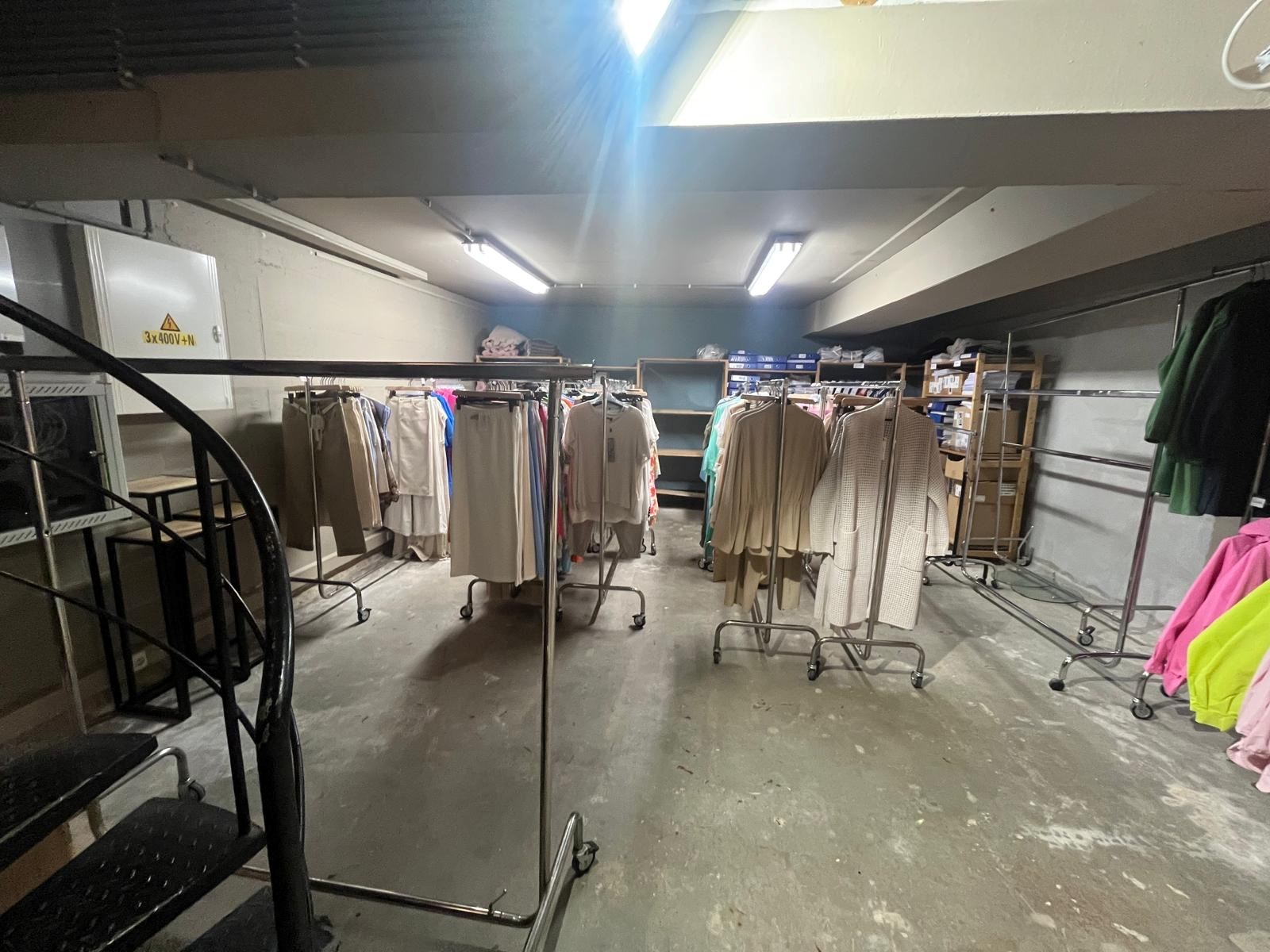 Centraal gelegen handelspand te huur op de Lippenslaan van Knokke: 