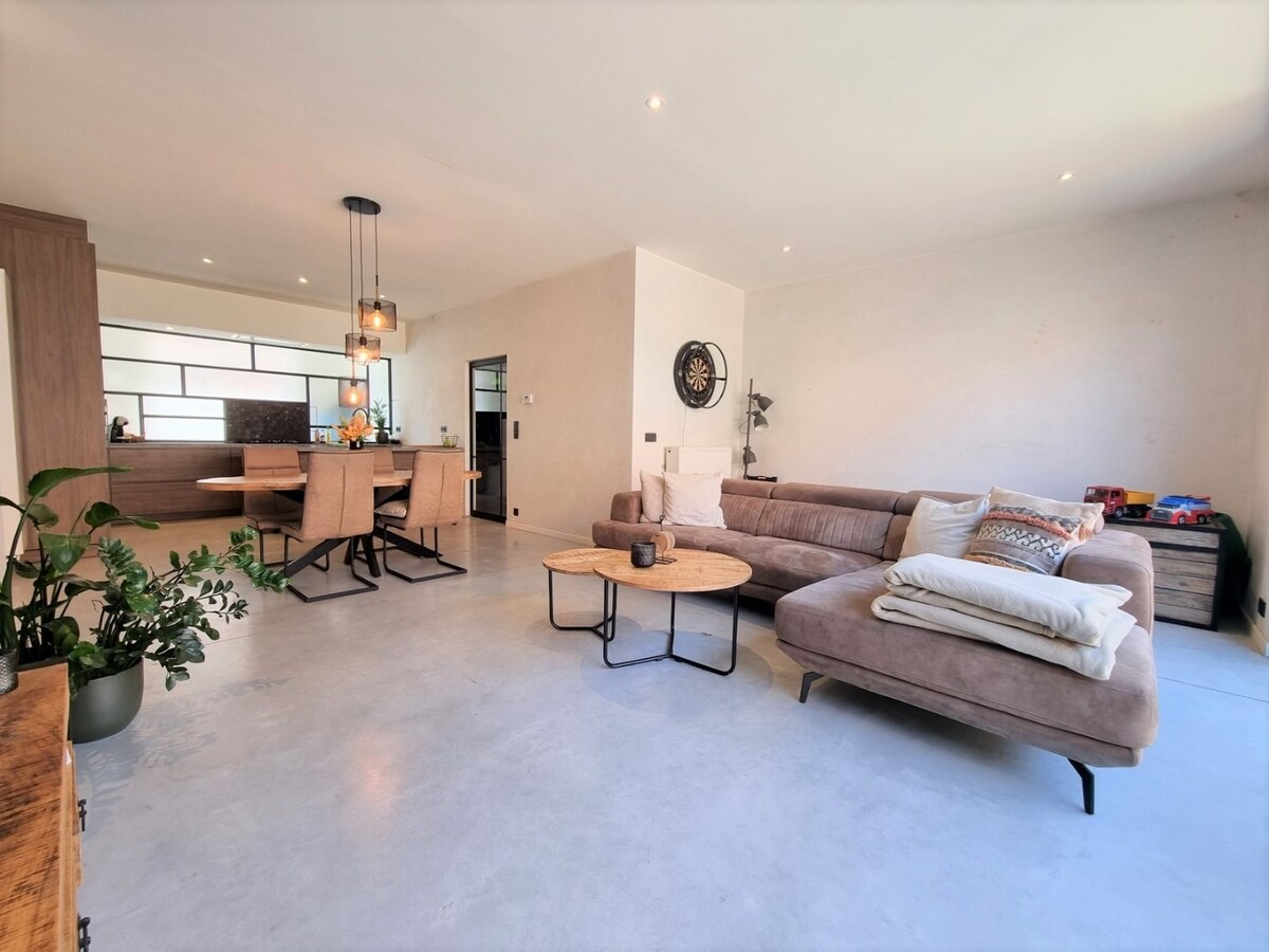 Knap gerenoveerde gezinswoning vlakbij het strand te Heist 