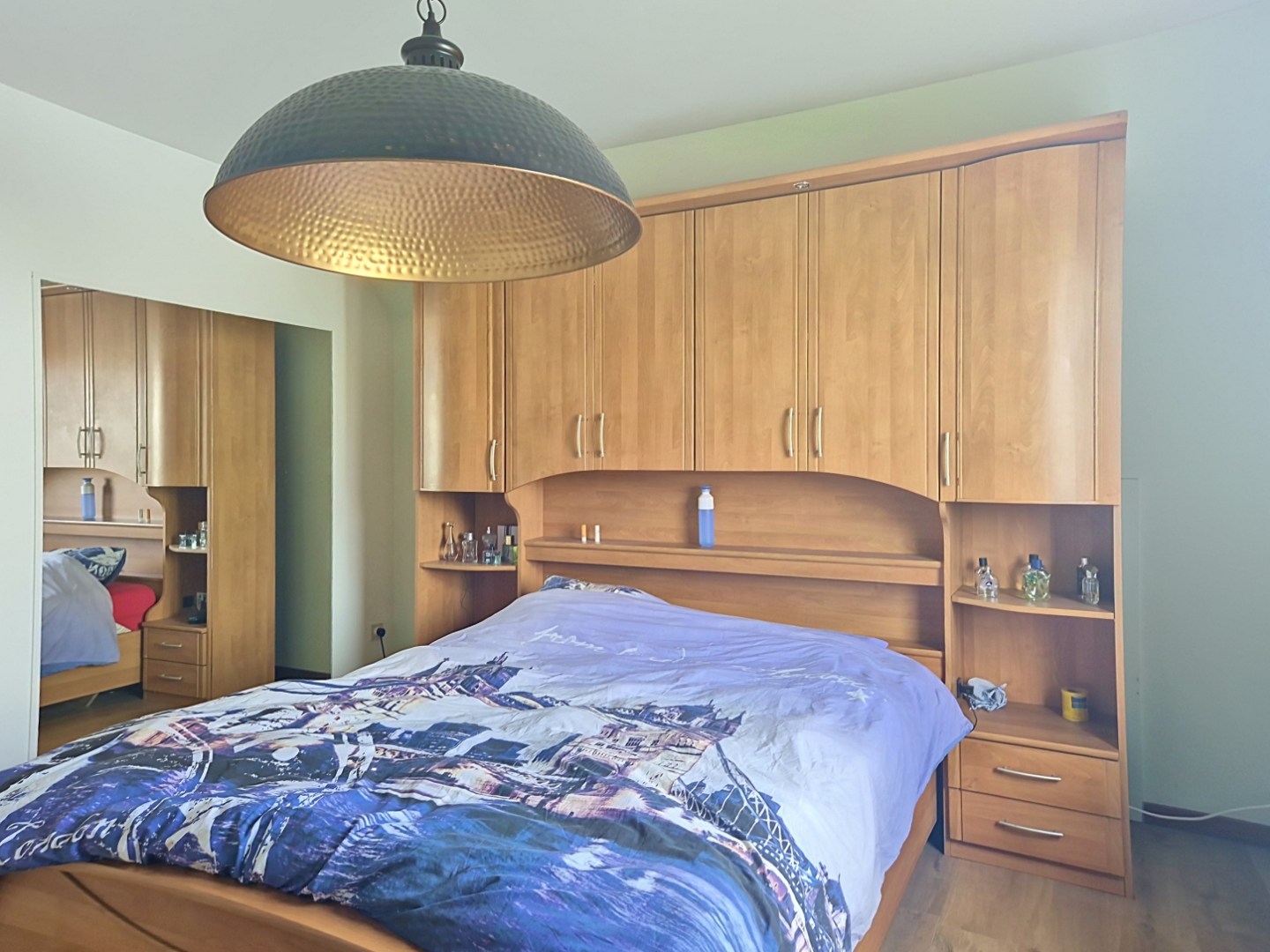Woning met 4 slpks, tuin en dubbele garage 
