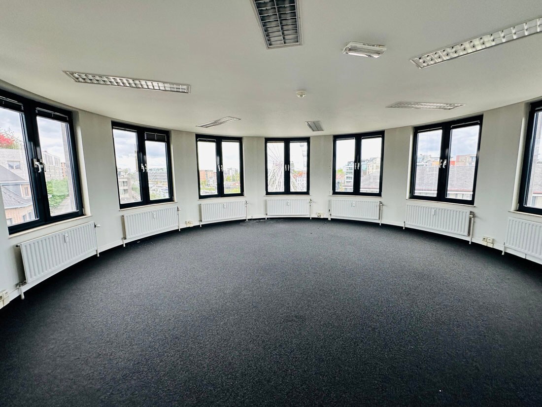 Iconisch kantorencomplex of commerciële ruimte te Hasselt centrum 