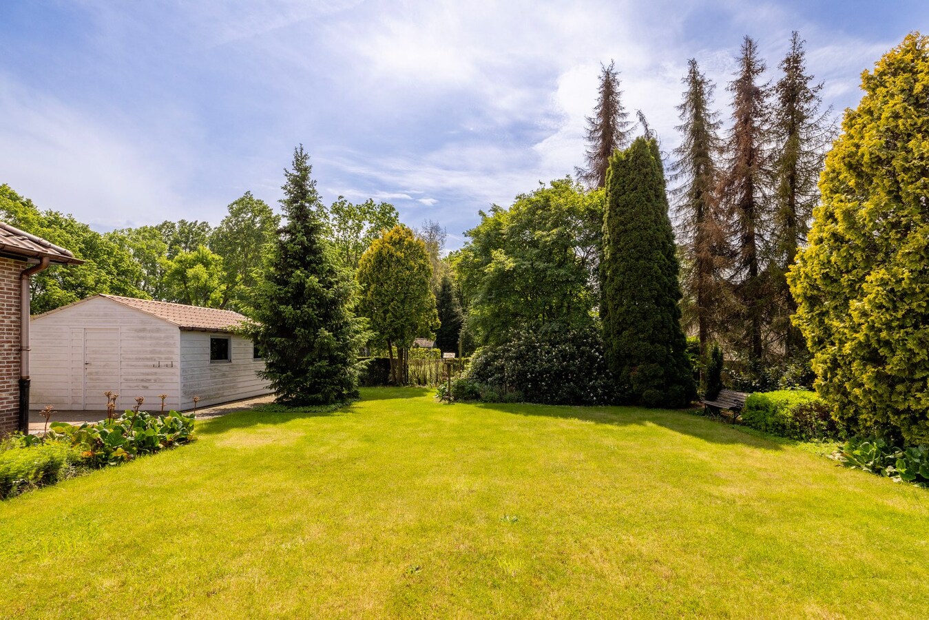 Instapklaar landhuis met mooi aangelegde tuinzone 