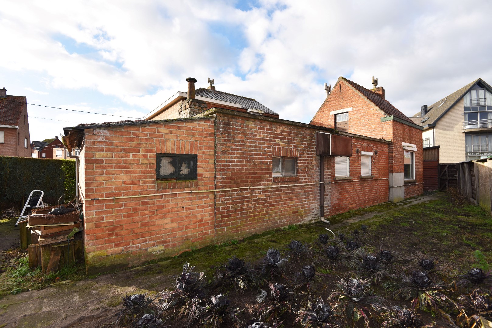 Grondig te renoveren / te slopen woning op 447m² te Maldegem 