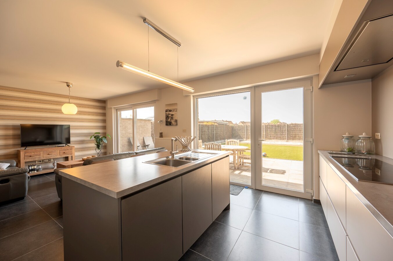 MAGNIFIEK RUIME GEZINSWONING TE BREDENE DORP 