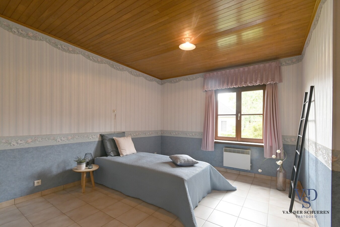 Bijzonder degelijke en ruime villa in doodlopende straat 