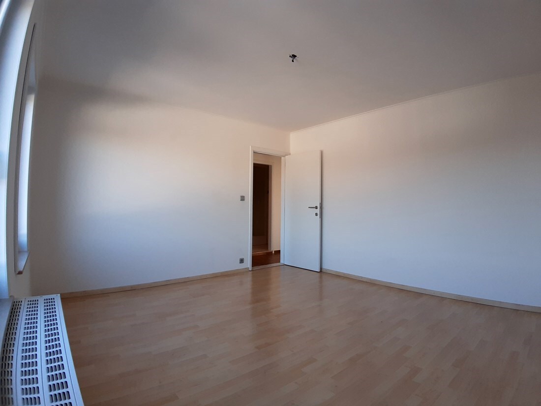 Gerenoveerd dakappartement MET GARAGE te Beverst 