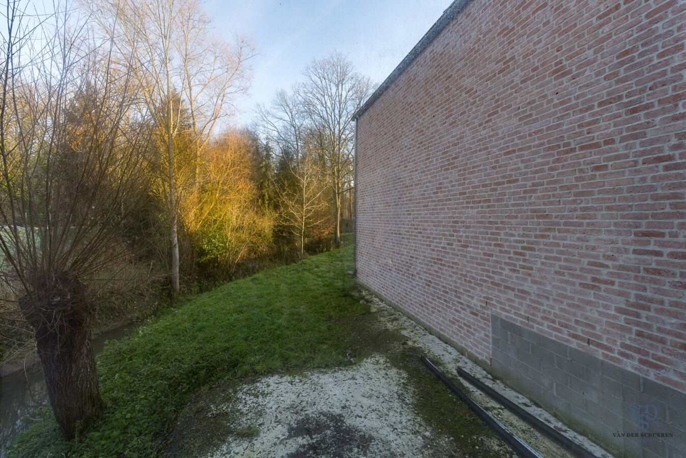 Gelijkvloerse woongelegenheid in hartje Dikkelvenne 
