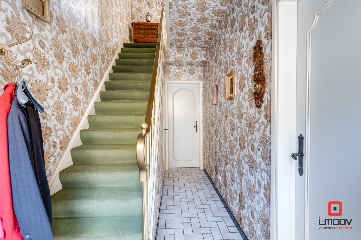 Halfopen bebouwing met veel potentieel te koop! 