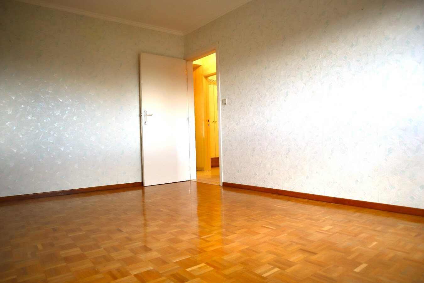 Mooi en goed onderhouden appartement met 2 slaapkamers (incl autostaanplaats) te Tienen 