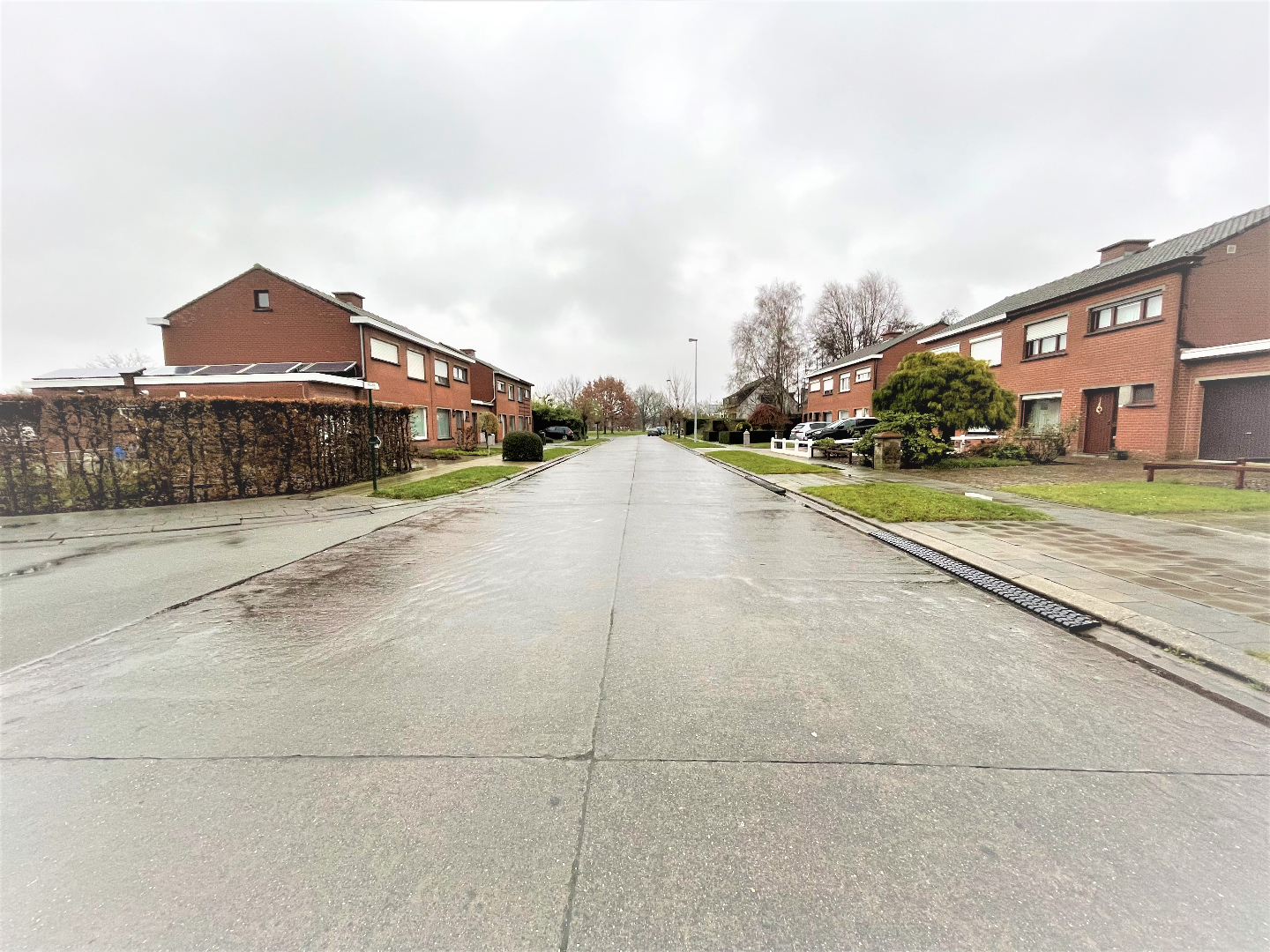 Woning met 3 slaapkamers en garage in rustige buurt 