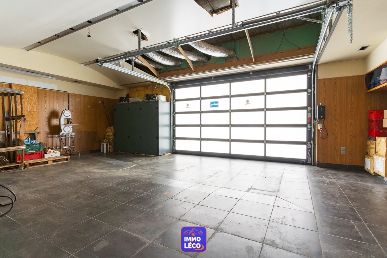 Maison moderne (surface habitable de 486m²), double garage et jardin, en plein centre-ville ! COUP DE COEUR ! 