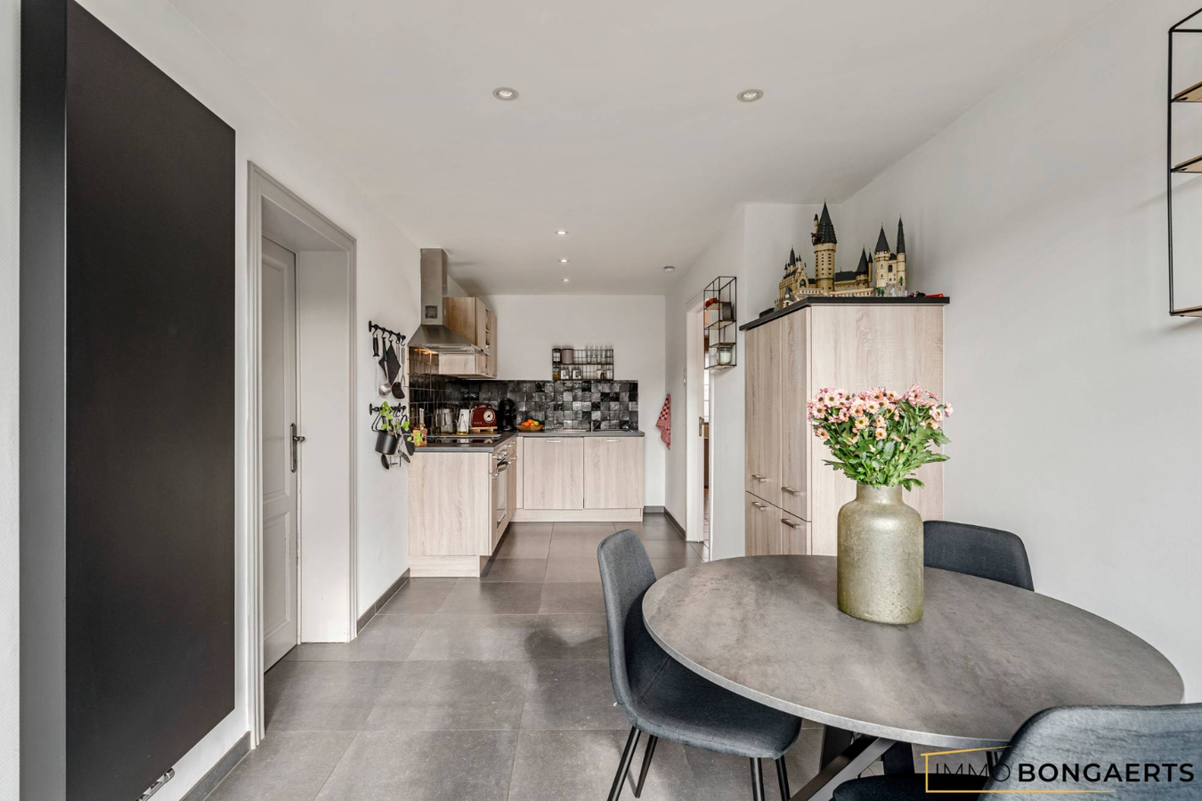 Instapklare woning op rustige ligging in As 