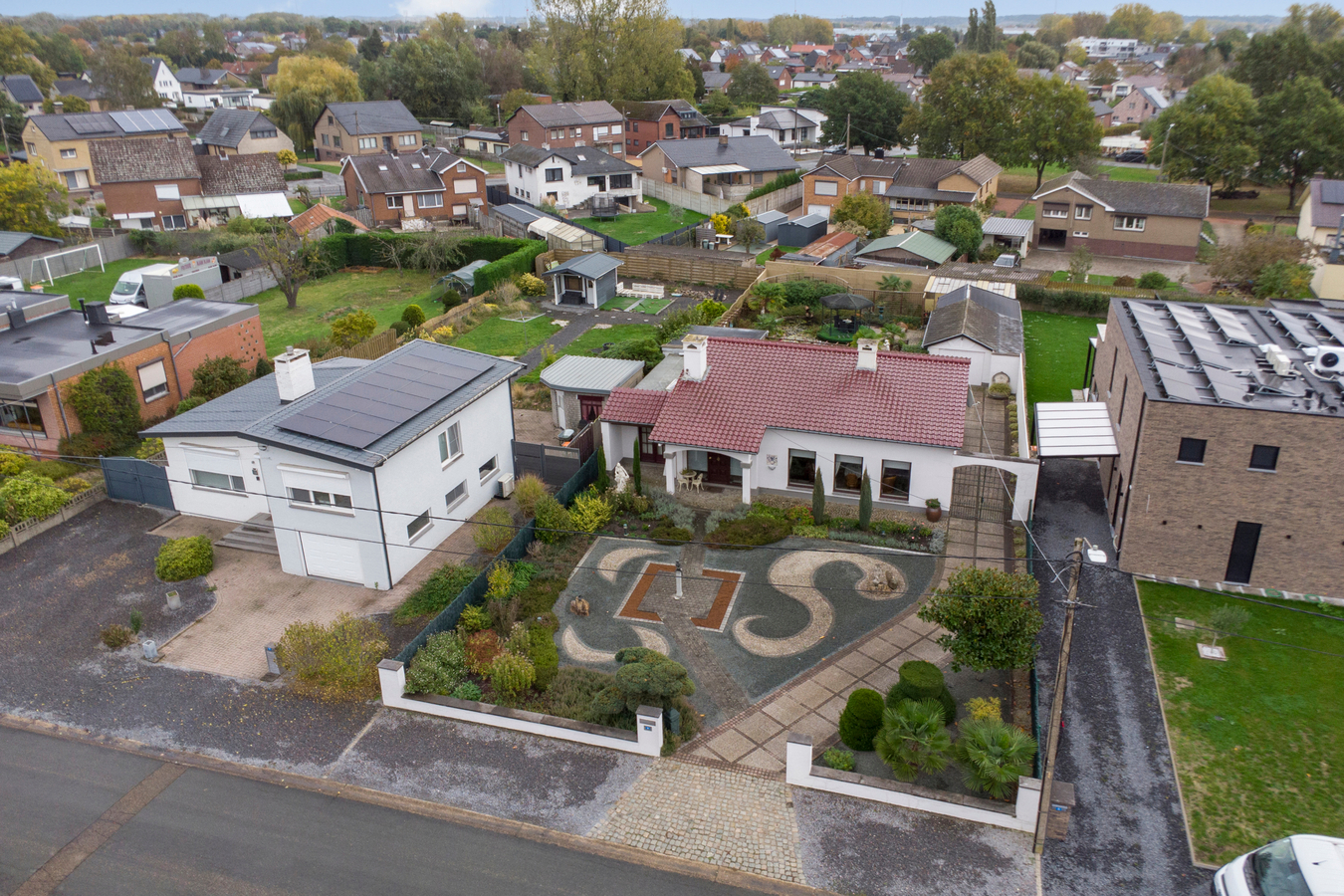 Vrijstaand landhuis voor gelijkvloers wonen. 2 slaapkamers. Tuin, berging, garage. 