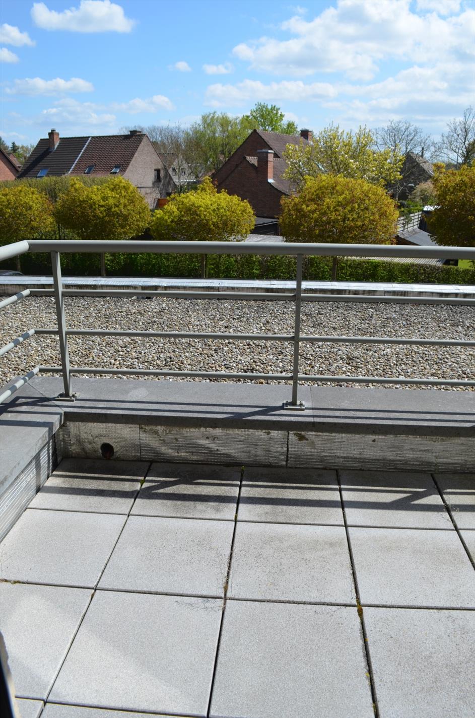 Recent app. met 2 slpks en garage te Lovendegem 