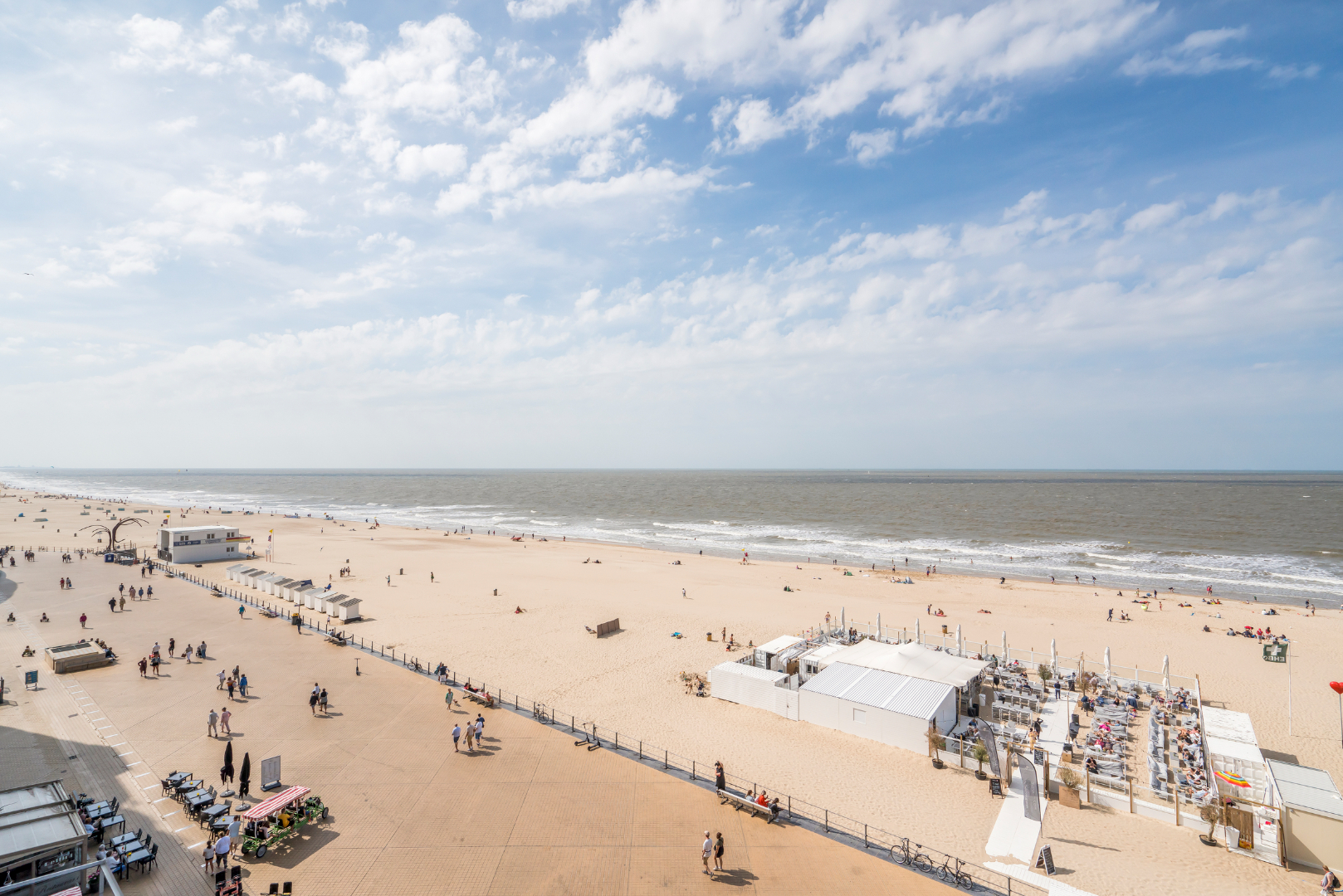 APPARTEMENT MET FRONTAAL ZEEZICHT EN TERRAS – 2 SLAAPKAMERS 