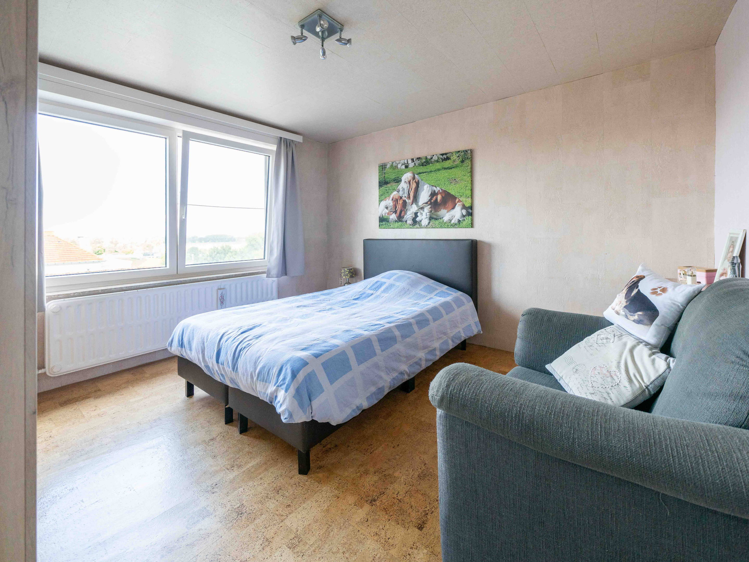 Zeer ruime gezinswoning met 4 slaapkamers en bureel 