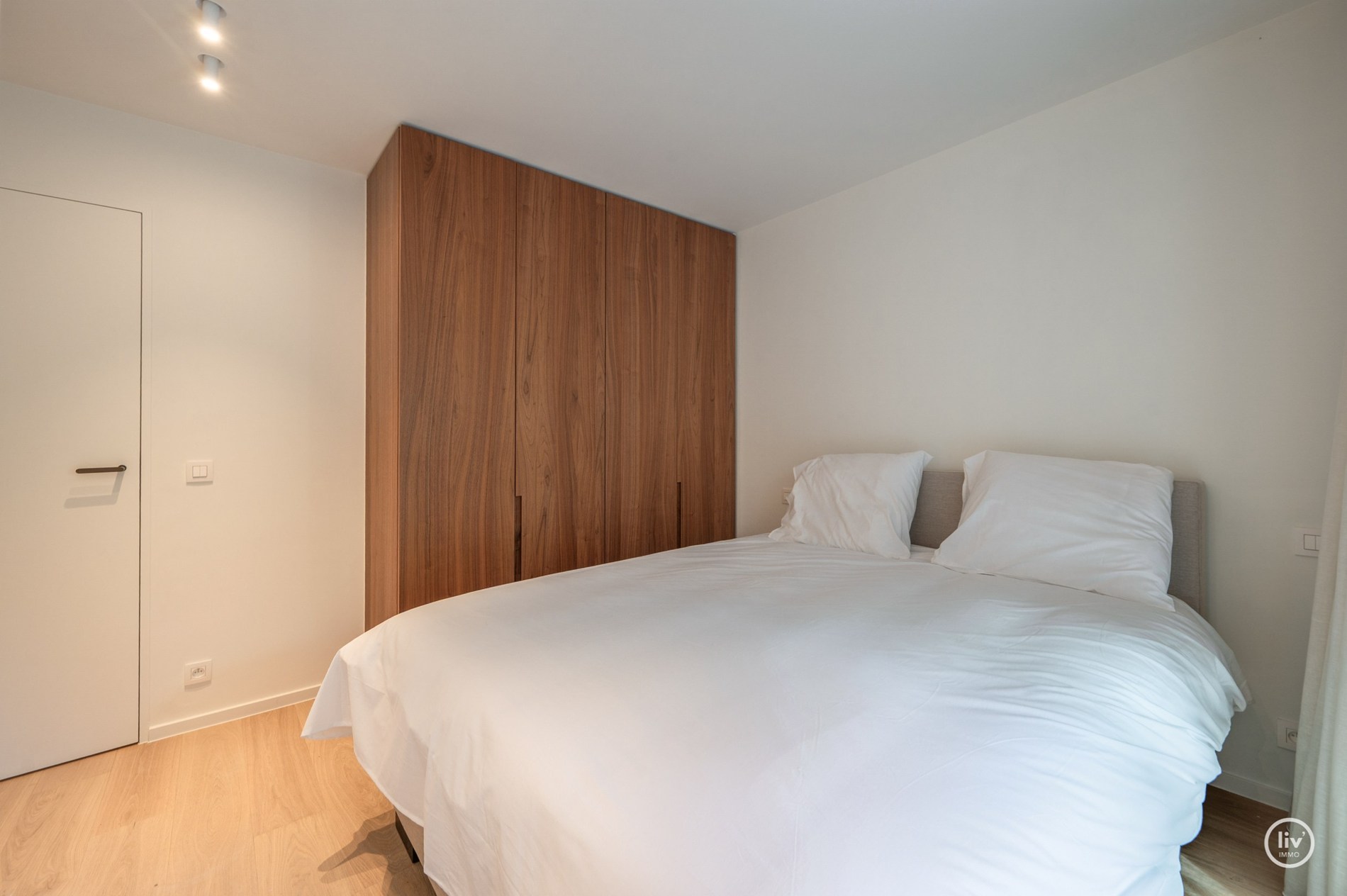 Résidence Akropolis : appartement rénové (largeur de façade d'environ 7 m) à vendre situé dans l'avenue Zoutelaan à Knokke, dans un bâtiment entièrement rénové tant à l'intérieur qu'à l'extérieur. 