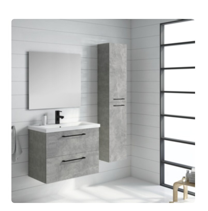 de eigenaar plaatst een nieuw badkamermeubel