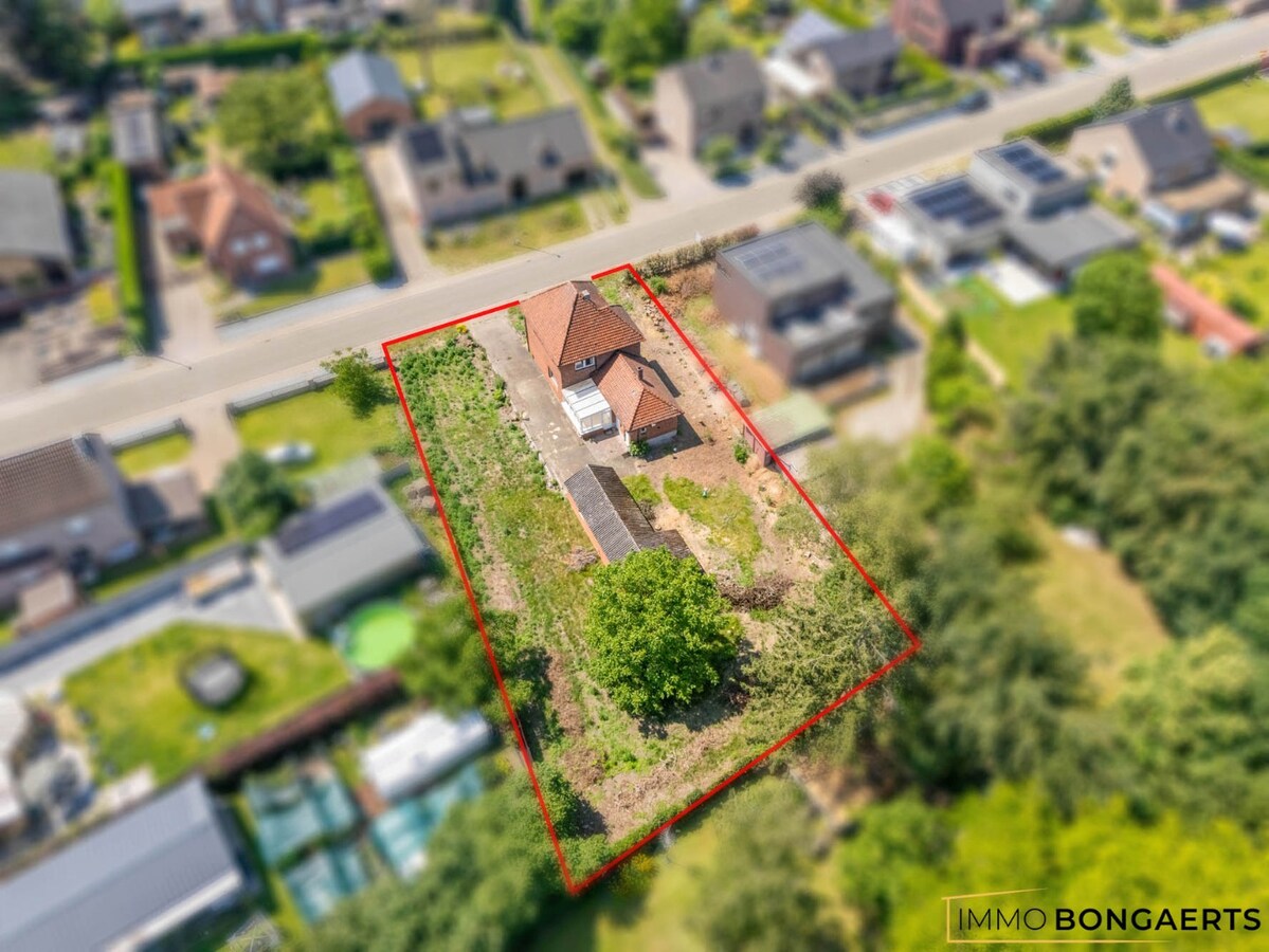 Te renoveren woning op perceel met tal van mogelijkheden 