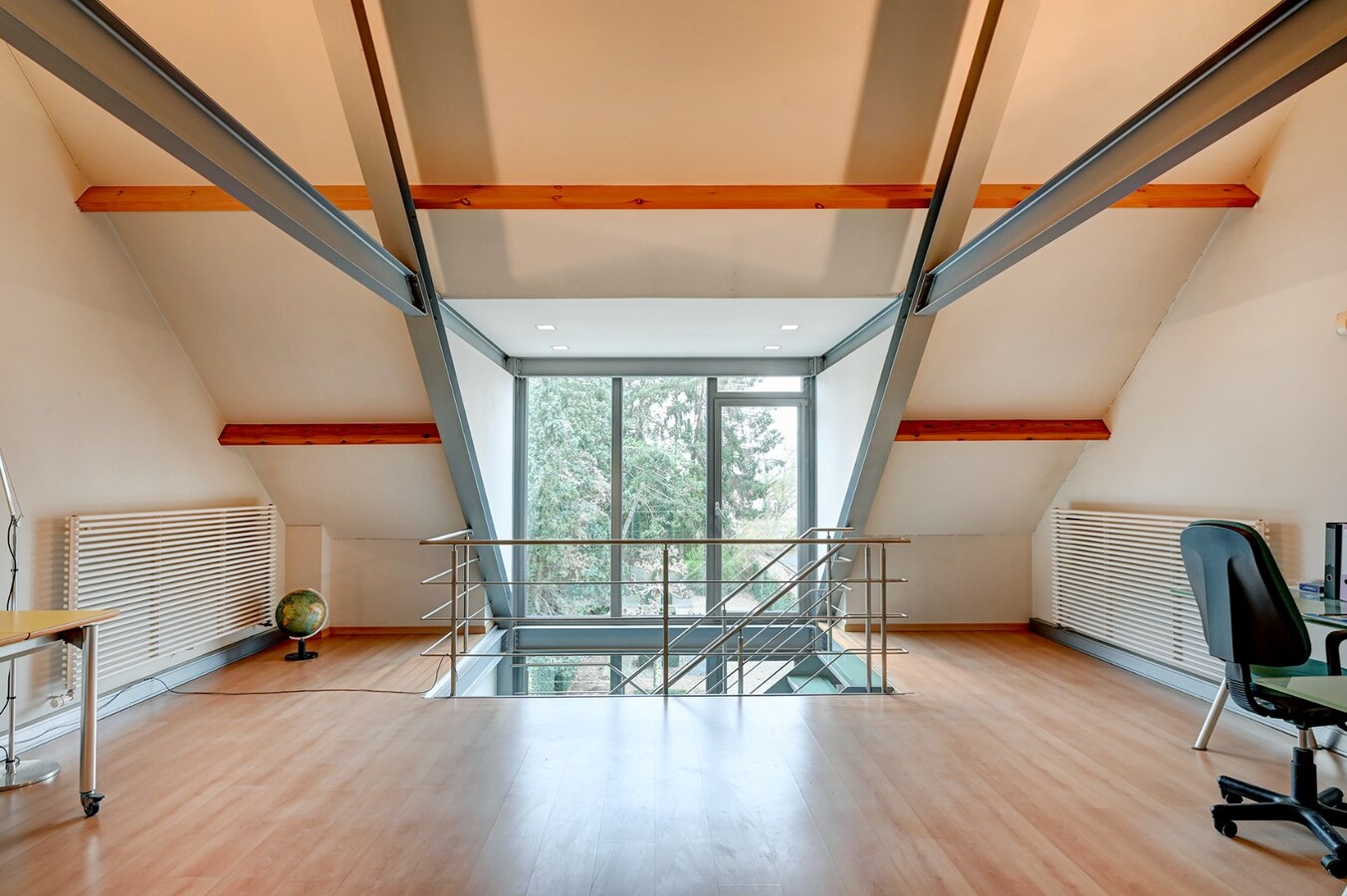 GOED GELEGEN KANTOORGEBOUW TE HERK-DE-STAD met DIVERSE DOELEINDEN 