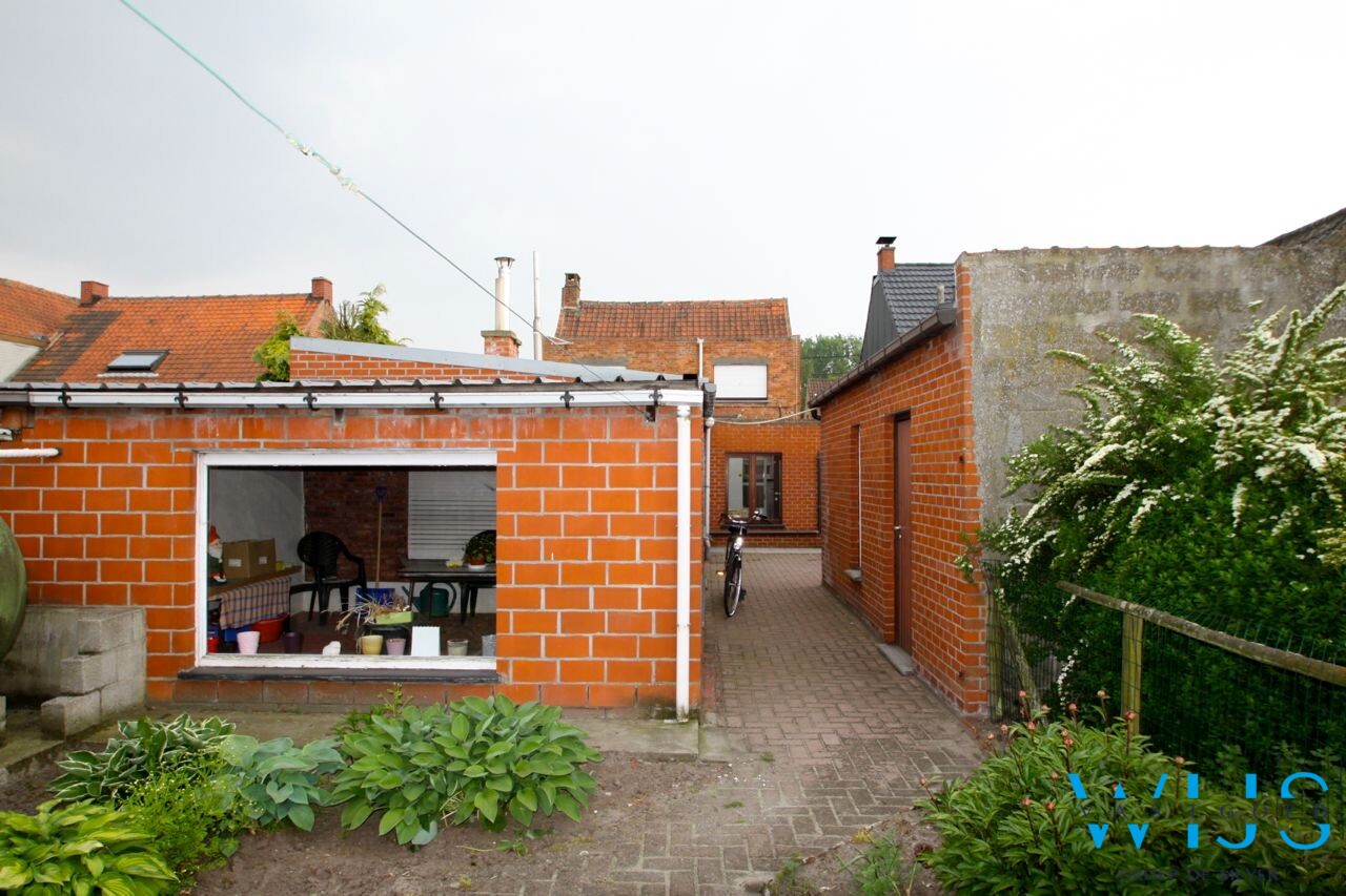 Centraal gelegen woning met mooie grond te Ertvelde! 