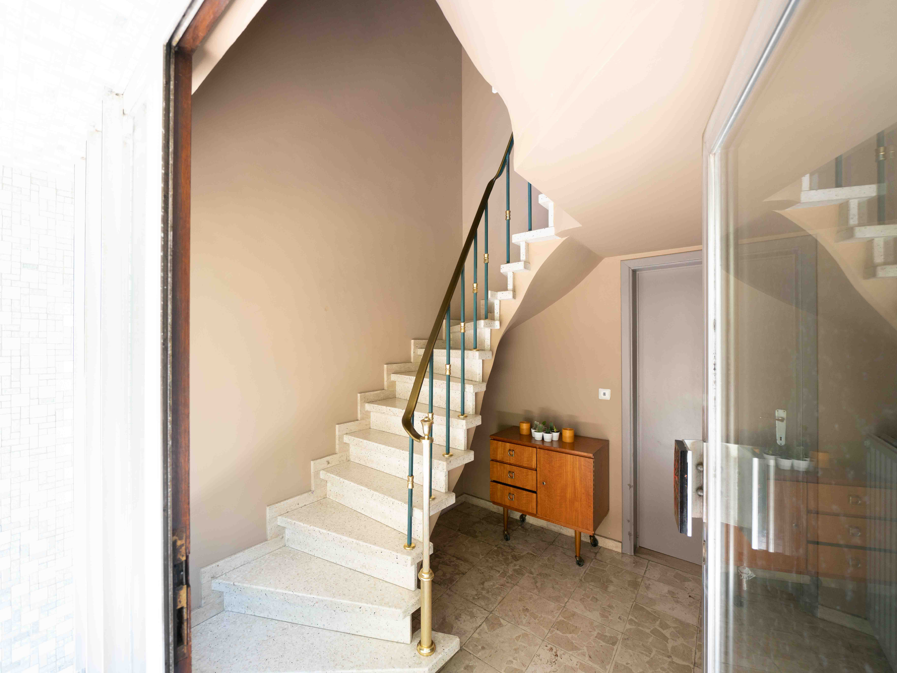 Maison (kangourou) très spacieuse avec jardin et double garage 