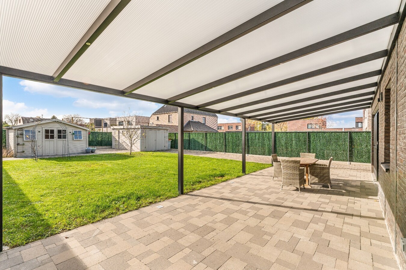 Duurzame gezinswoning met hedendaags energiecomfort, 3 slpk, ruim terras, tuin en achterliggende garage,. 