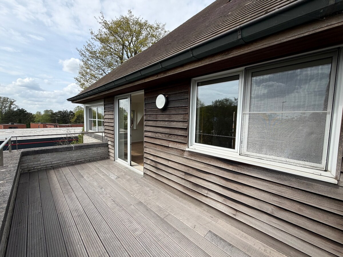 Ruim appartement met 2 terrassen nabij de Schelde. 