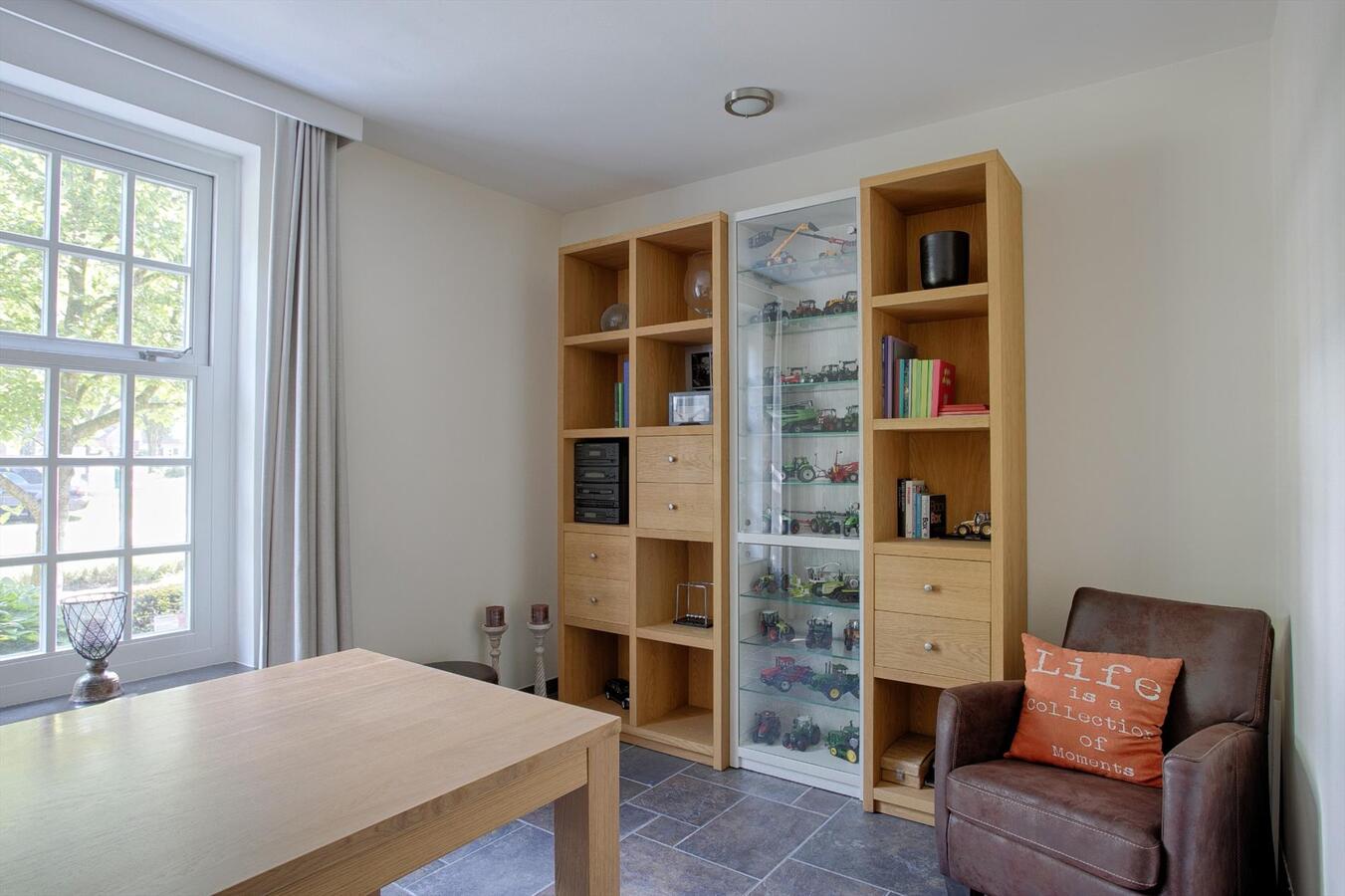 Luxe afgewerkt landhuis met gastenverblijf op een mooie locatie nabij het centrum van Hulsel gelegen op een perceel van 1264 M². 