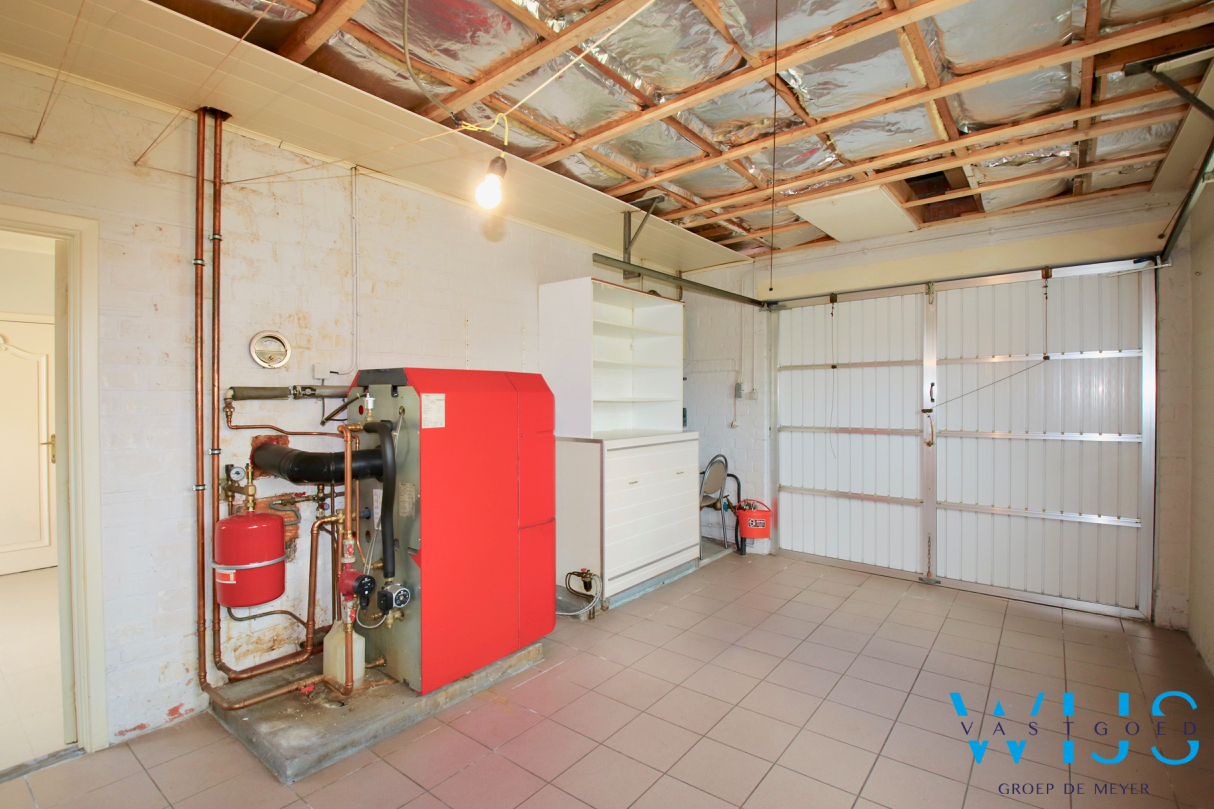 Ruime bungalow met bijgebouw op een ideale locatie in Assenede ! 