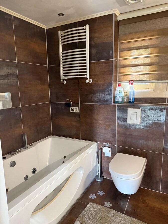 DIT BETREFT EEN WONING MET BIEDEN VANAF PRIJS  € 350.000 K.K. 