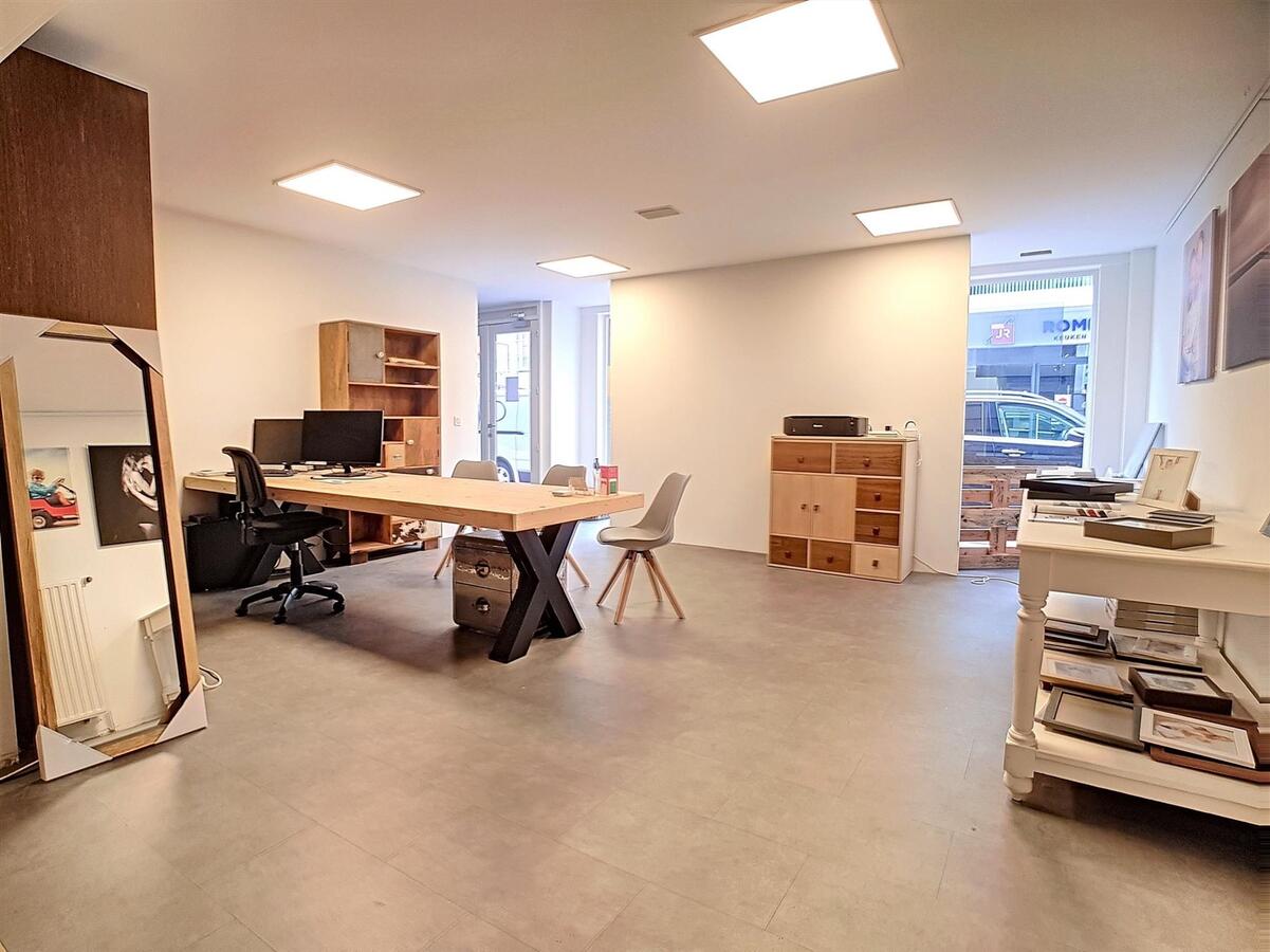 Zeer knappe woning met handelsgelijklvoers en ruime opslagplaatsen/multifunctionele ruimtes - Knokke 