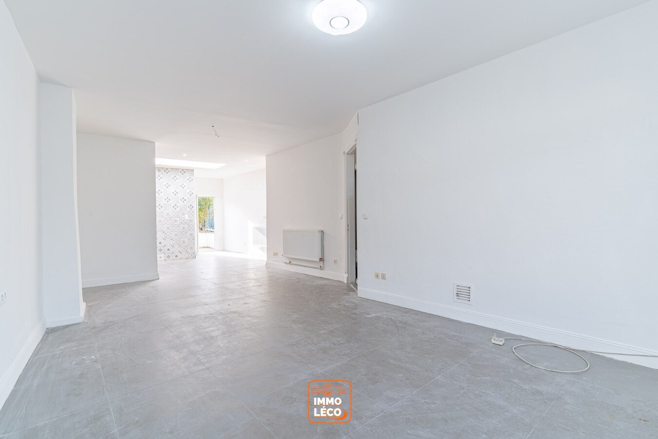 Maison 4 chambres avec jardin, dans une rue avec facilités de stationnement 