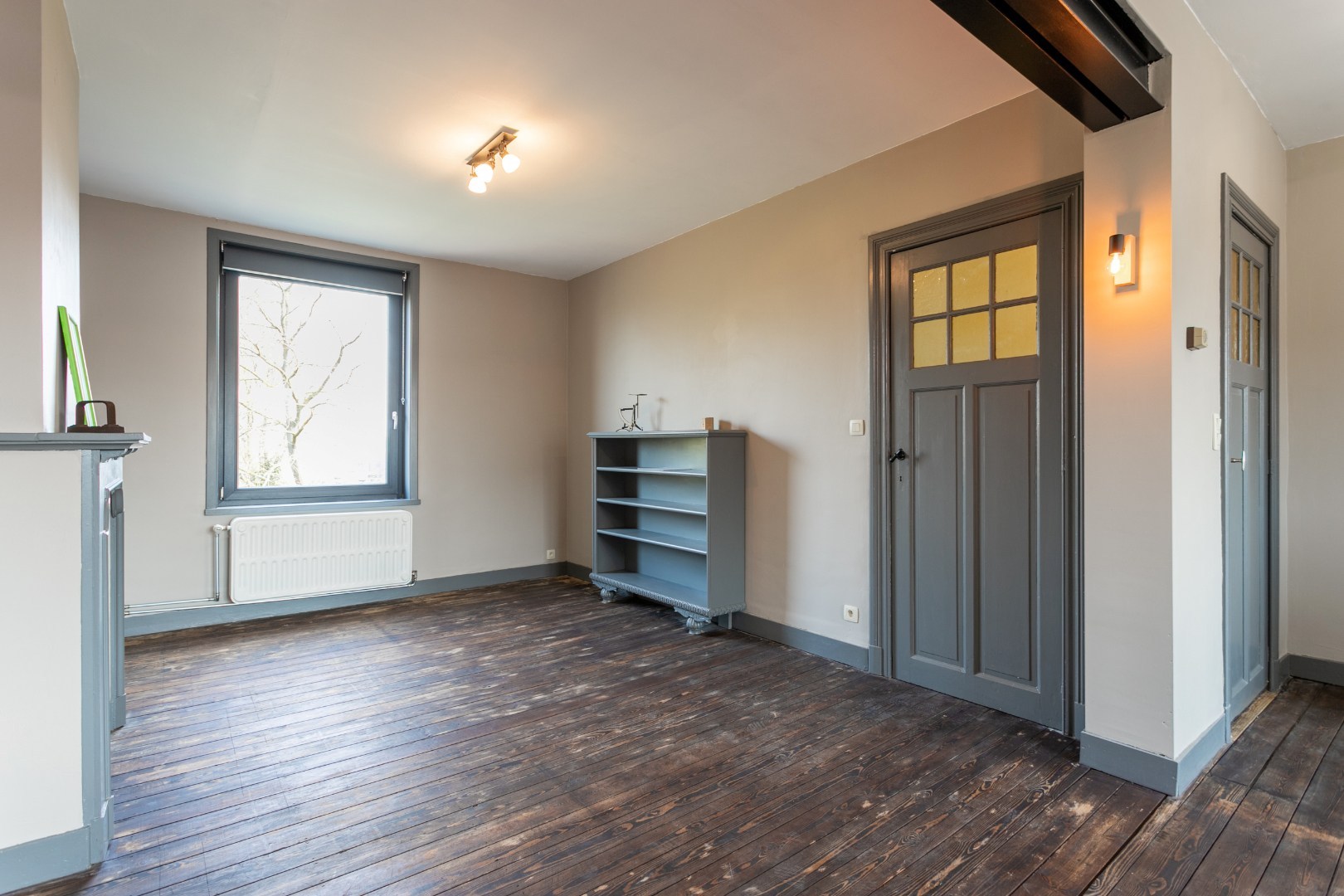 Handelshuis met woongedeelte, garage en tuin 